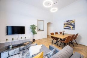 Prime Location & Cozy Central 3BEDRM Apartment
